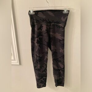 Zyia Cropped leggings. Size 2